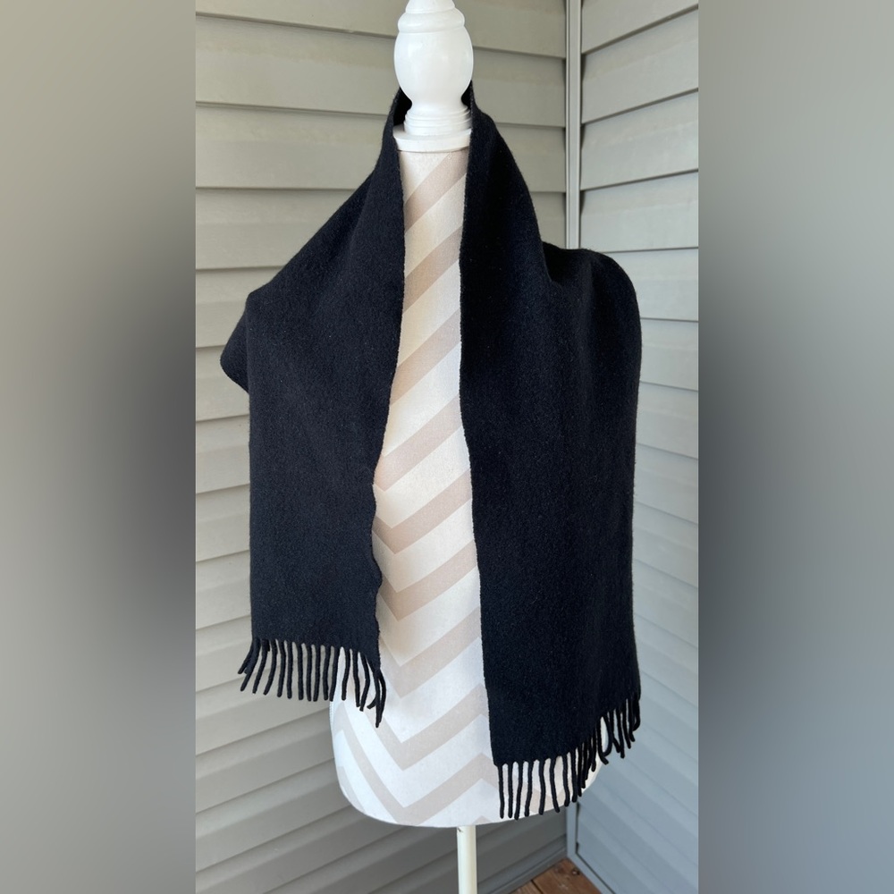 Vintage- Men’s Lamb Wool Scarf 🧣 Italy Sz 10x 32